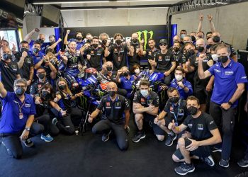 Yamaha vence no asfalto e na terra – Giro Azul 016