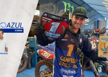 Yamaha campeã antecipada de motocross e rally, réplica da R1 campeã do mundo de SBK  – Giro Azul 086