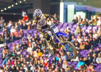 Depois de boa estreia no AMA, Enzo Lopes encara Triple Crown neste sábado