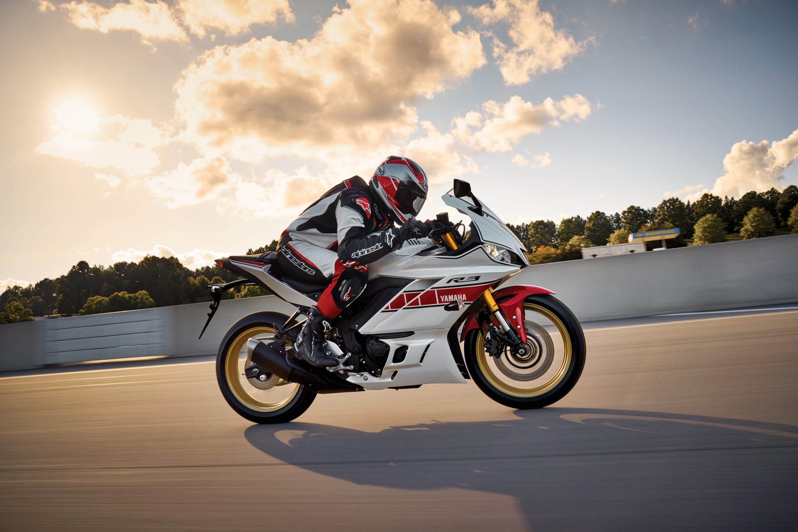 Yamaha YZF-R3 World GP 60TH Anniversary Edition na pista