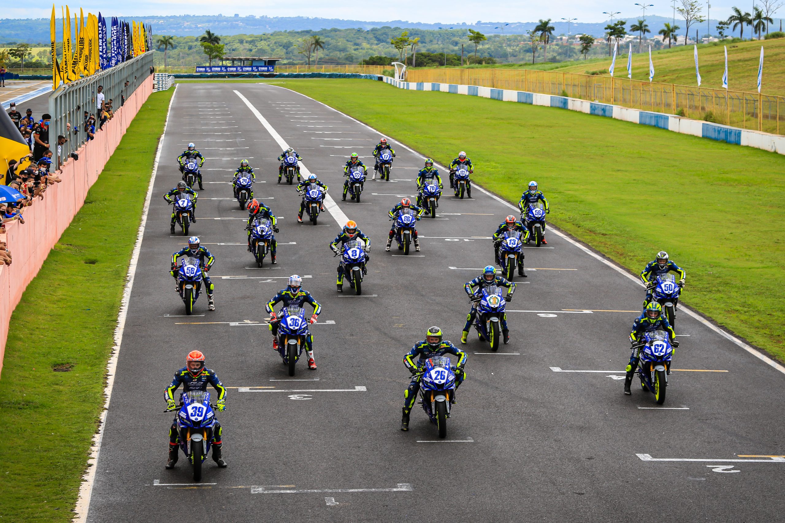 Vai começar! Temporada 2022 da Yamalube R3 bLU cRU Cup South America tem  início nesta semana - Yamaha Racing Brasil