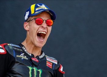 Fabio Quartararo recebe maior condecoração concedida pela França