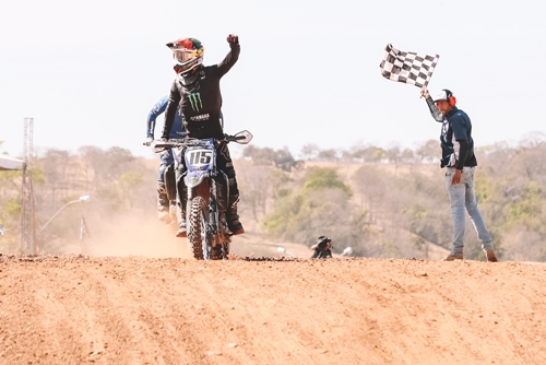 Yamaha vence, com Carlos Campano, primeira corrida do Brasileiro de  Motocross em Interlagos - Yamaha Racing Brasil