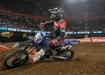Eli Tomac vence abertura do Mundial de Supercross