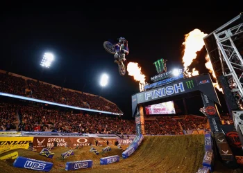 Tomac vence a segunda consecutiva no AMA SX e Yamaha amplia liderança