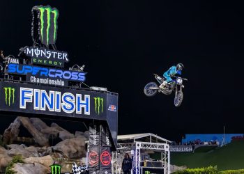 Vitória da Yamaha no AMA Supercross: Levi Kitchen vence nas 250cc com Stilez Robertson em terceiro