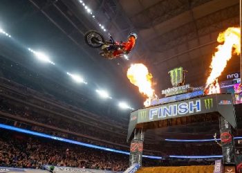 Eli Tomac vence em Houston e amplia vantagem na liderança do AMA Supercross