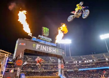 Eli Tomac vence em Oakland e entra para a história do AMA Supercross