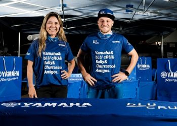 Estreia do bLU cRU no Rally premia pilotos que competem de Yamaha