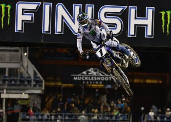 Eli Tomac volta à ação neste sábado pelo AMA Supercross, com prova no formato Triple Crown