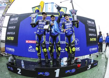 Show de pilotagem sob sol e chuva aquece disputa na segunda etapa do Yamalube R3 bLU cRU América Latina
