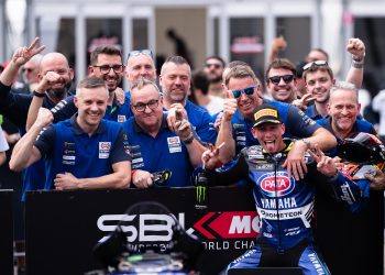 Andrea Locatelli sobe ao pódio na abertura do Mundial de SuperBike
