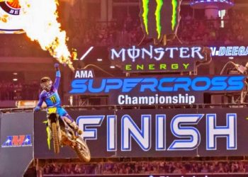 Yamaha domina AMA Supercross e vence as duas categorias, com dobradinha na 450SX