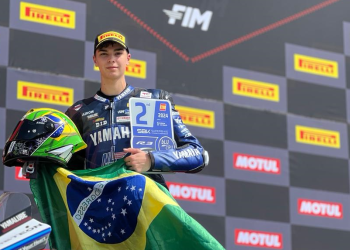 Brasileiro Eduardo Burr sobe ao pódio na estreia do Mundial Yamaha R3 bLU cRU em Barcelona