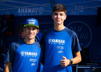 Brasileiros estreiam com pódio no Mundial Yamaha R3 bLU cRU
