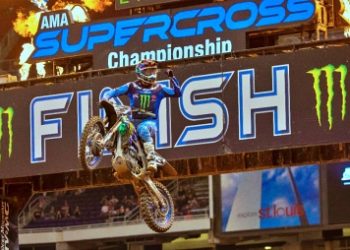 Yamaha domina 12ª rodada do AMA Supercross, com Eli Tomac vencendo as três baterias