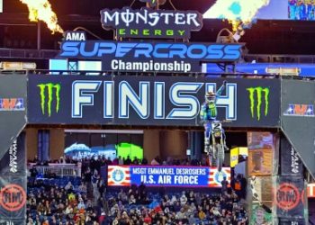 Yamaha vence nas duas categorias do AMA Supercross e lidera o campeonato na 450SX
