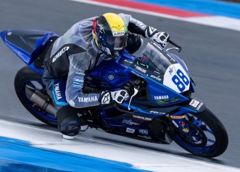 Brasileiros chegam a Itália em busca da vitória no Mundial Yamaha R3 bLU cRU