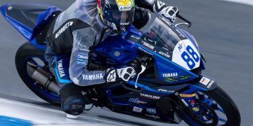 Brasileiros chegam a Itália em busca da vitória no Mundial Yamaha R3 bLU cRU