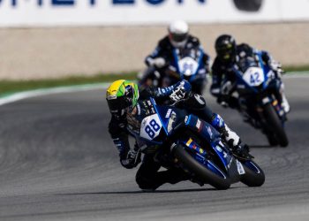 Brasileiros buscam vitória no Mundial Yamaha R3 bLU cRU na Inglaterra