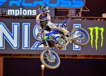 Yamaha vence categoria principal do AMA Supercross 2025 e assume liderança do campeonato