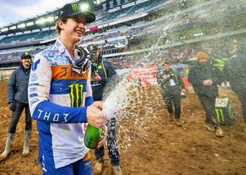 Yamaha faz dobradinha na 250SX do AMA Supercross e mantém liderança na 450SX