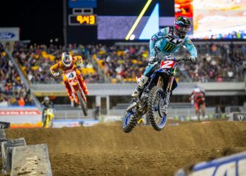 Cooper Webb, da Yamaha, vence e amplia vantagem na liderança no AMA Supercross 2025 a duas rodadas do fim do campeonato