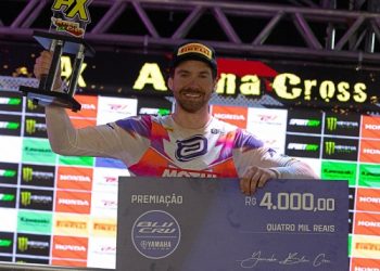 Enzo Lopes garante vitória da Yamaha na categoria principal do Arena Cross Brasil 2025