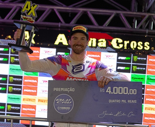 Enzo Lopes garante vitória da Yamaha na categoria principal do Arena Cross Brasil 2025