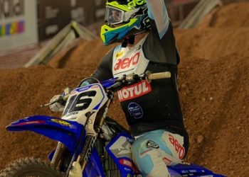 Com a Yamaha YZ450F, Enzo Lopes vence a terceira etapa do Arena Cross Brasil 2025