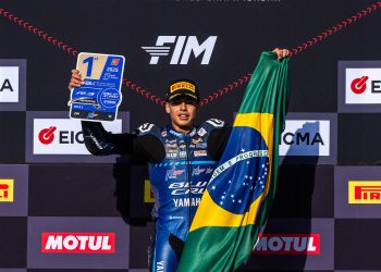 Aymon Bocanegra vence em Estoril e fica no Top6 do Mundial Yamaha R3 BLU CRU