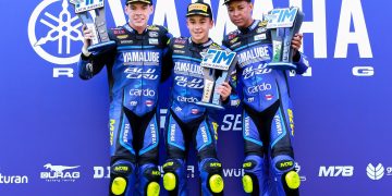 Disputa equilibrada na abertura do Yamalube R3 BLU CRU América Latina em Interlagos