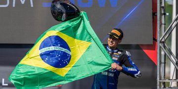 Aymon Bocanegra é vice-líder após estreia no Mundial Yamaha R3 BLU CRU 2026