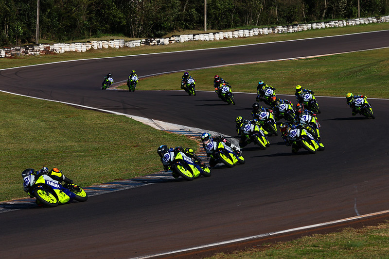 Yamaha R15 BLU CRU América Latina 2026 volta a Interlagos para a quarta etapa